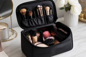 Comment créer une trousse de maquillage pratique et complète pour toutes les occasions
